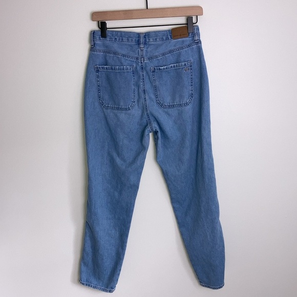 American Eagle Mom Jeans Denim Oversized Pockets Women’s Size 4 Light Wash Blue - Picture 7 of 8